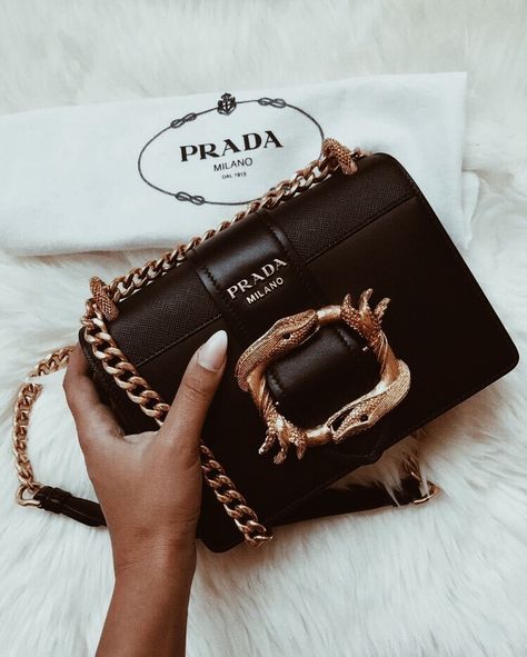 Clutch handbag