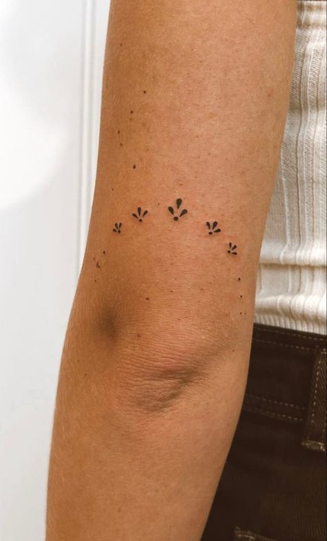 Millenial Tattoo Ideas, Small Walk In Tattoos, Small Tattoo Women Ideas, Ken Eurich Hand Tattoos, Tiny Filler Tattoo Ideas, Dainty Knee Tattoos Women, Low Ankle Tattoo, Feel It All Tattoo, Small Upper Leg Tattoos Women