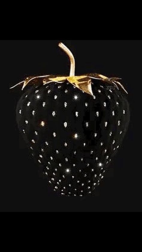 Vintage Foto's, Black Strawberry, Gold Aesthetic, Beautiful Gif, Black Is Beautiful, Black Art, Black And Gold, Black Backgrounds, A Black