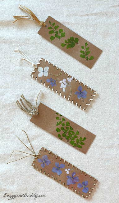 Bookmark Craft for Kids Using Pressed Flowers and Leaves. I think I would use modpodge instead of a laminator. And would be neat with fall leaves using the same concept. Homemade Bookmarks, Pressed Flower Crafts, Crafts For Teens To Make, Creative Bookmarks, Bookmark Craft, Diy Gifts For Friends, Cheap Crafts, Flower Bookmark, Diy Bookmarks