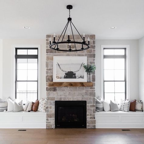 A pair of tall, double-hung windows helps emphasize the design symmetry in this farmhouse living room. Black frames complement the lighting fixture—even the dark fireplace! Design Camino, Farmhouse Room, Farmhouse Fireplace, Coastal Living Rooms, Fireplace Remodel, Fireplace Ideas, Home Fireplace, Fireplace Makeover, Design Del Prodotto