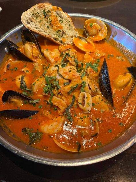 Mussels Fra Diavolo, Mussels Diablo Recipe, Seafood Diablo Recipe, Mussels Fra Diavolo Recipe, Fra Diavolo Sauce Recipe, Lobster Fra Diavolo Recipe, Seafood Fra Diavolo Recipe, Fra Diavolo Sauce, Baked Clams Oreganata