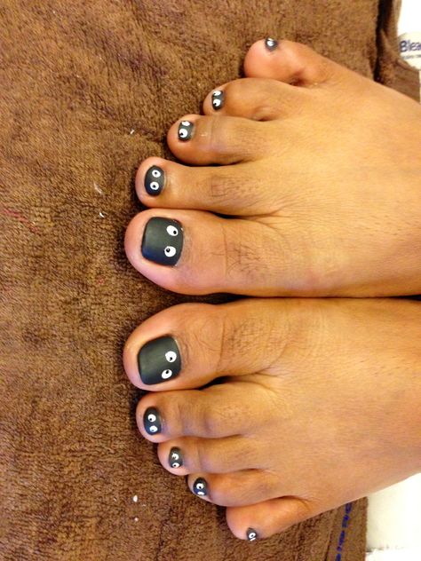 Ghost nails Ghost Toenails, Halloween Toenail Ideas, Painted Toenails Ideas, Halloween Toes Nails, Halloween Pedicure Designs, Halloween Toenails, Halloween Pedicure Ideas, Toes Nails Designs, Nails Designs Halloween