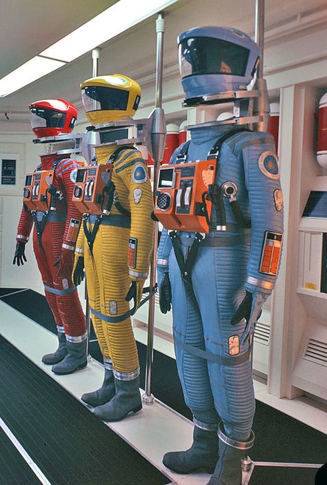 From 2001: Primary Colors | When not in use the space suits hang on a rack in the Discovery Pod Bay. The GoHero/ER replica suits come with a suit hanger stand  as well. GH also makes the blue suit, but with no figure inside and with the visor opaqued. Cool Space Suit Design, Retro Space Suit, Sci-fi Space Suit, Retro Futurism Space Suit, Spacex Space Suit, Space Suit Design, Retro Futuristic Space Suit, 2001 Space Odyssey Aesthetic, Old Astronaut Suit