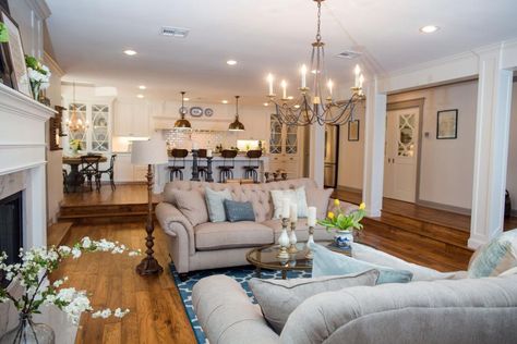 Fixer Upper Living Room, Furnitur Ruang Keluarga, Hgtv Fixer Upper, Sunken Living Room, 70s Home, Magnolia Market, Living Room Remodel, Cool Ideas, Joanna Gaines