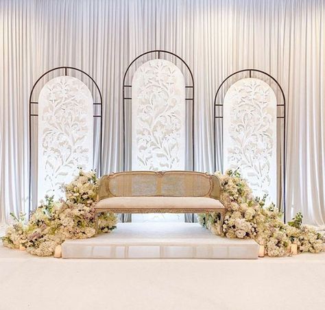 Malay Wedding Pelamin Simple, Stage Design Wedding, Floral Backdrop Wedding, Engagement Party Decorations Diy, Pelamin Nikah, Pastel Wedding Decorations, Green Wedding Decorations, Nikah Decor, Wedding Stage Decor