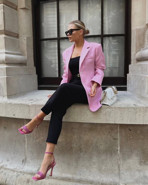 Pink Blazer Outfit, Classic Loafers, Beautiful London, Spring Work Outfits, Chic Outfit, Dressy Outfits, Blazer Outfits, Feminine Outfit, Professional Outfits