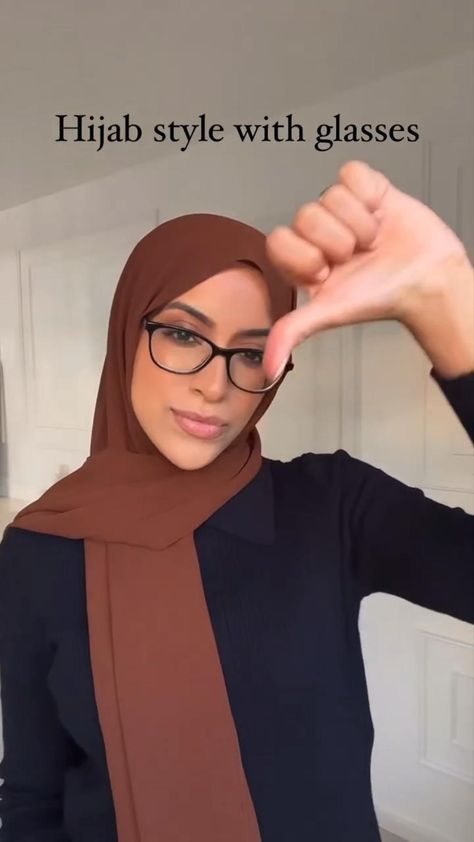 Hijab With Eyeglasses, Hijabi Bathing Suit, Hijab Ideas With Glasses, Hijab Style For Round Face With Glasses, Hijab Fashion With Glasses, Hijab Style For Glasses, Hijab With Specs, How To Wear Hijab With Glasses, Shawl Tutorial Hijab For Glasses