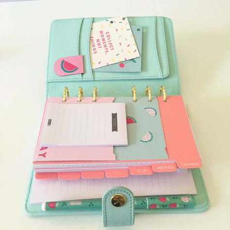 te amo kikki k, por qué sos tan caro? Typo Stationary, Kikki K Planner, Kawaii Planner, Planner Setup, Kawaii School Supplies, Pretty Planners, Planner Obsessed, Stationary School, Cute Planner