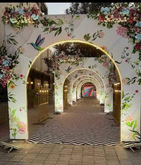 Entrance Arch Wedding Receptions, School Dance Decor, Banquet Hall Design, Mandapam Decoration, Passage Decor, House Of Card, Arch Photo Backdrop, Event Entrance Arch Design, Couple Seating