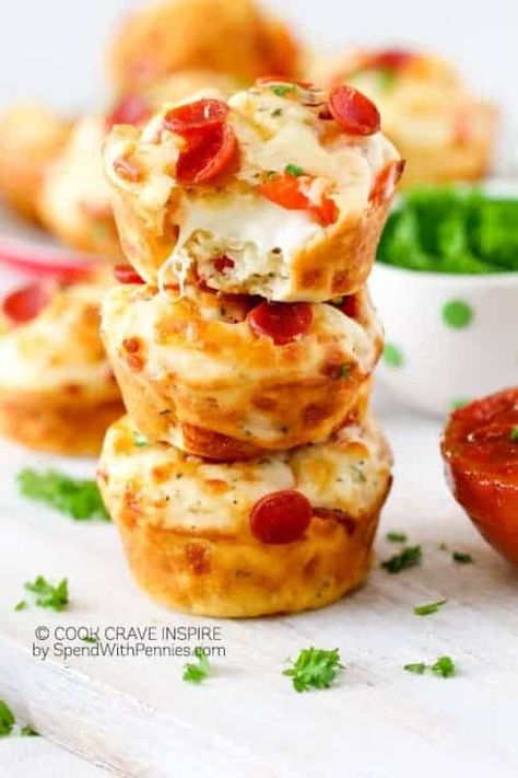 Easy Cheesy Pepperoni Pizza Puffs by SpendWithPennies.com! The perfect snack or lunch box addition! Add your favorite toppings to make these your own! Pepperoni Pizza Puffs, Pizza Puffs, Non Sandwich Lunches, Puff Recipe, Spend With Pennies, Mini Pizzas, Party Appetizers Easy, Easy Cheesy, Quiche Recipes