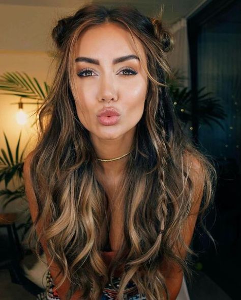 20 Easy Festival Hairstyles To Complete Your Look - Society19 UK Look Da Festival, Coachella Hair, Easy Updos For Medium Hair, Rave Hair, Fest Outfits, Look Festival, Long Hair Pictures, Ombre Blonde, Trendy Hair Color