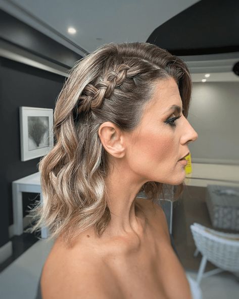 Glamorous Side Braids for a Stunning Look One Side Braided Hairstyles, Single Side Braid, Side Braid With Curls, Braid Hairstyles Ideas, Bridesmaid Hair Side, Side Braids, Side Braid Hairstyles, Everyday Hair, Hair To One Side