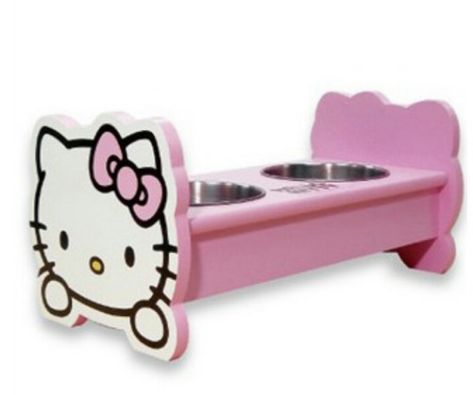 Pet food station Hello Kitty Cat Accessories, Cute Cat Bowls Aesthetic, Cat Food Bowl Aesthetic, Hello Kitty Dog Bed, Cat Bed Aesthetic Pink, Pink Cat Food Bowls, Hello Kitty Kitchen, Hello Kitty Merchandise, Hello Kitty House