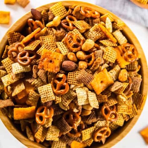 Holiday Chex Mix Recipes, Chex Mix Recipes Crock Pot, Chex Mix Crock Pot, Savory Chex Mix Recipes, Savory Chex, Savory Chex Mix, Homemade Chex Mix Recipe, Chex Mix Recipes Original, Homemade Chex Mix