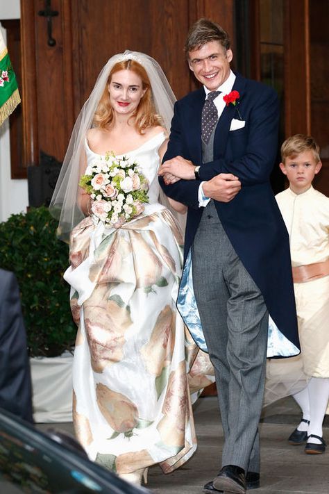 Princess Maria-Theresia of Thurn and Taxis (Vivienne Westwood wedding dress) and Hugo Wilson wedding Sofisticated Style, Vivien Westwood, German Princess, Royal Wedding Dresses, Vivienne Westwood Wedding Dress, Celebrity Wedding Gowns, Vivienne Westwood Wedding, Celebrity Brides, Royal Bride