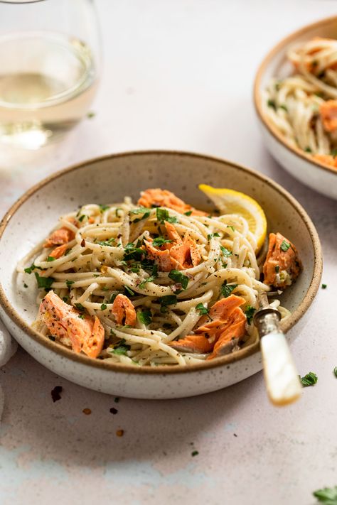 This Lemon Garlic Butter Salmon Pasta recipe is quick and easy to make! You'll love the light yet luxurious garlic butter sauce with lemon, whole-wheat pasta, and flaky salmon. It's a wholesome, filling family dinner quick enough to make on busy weeknights and elegant enough for date night at home! Lemon Salmon Pasta, Lemon Garlic Butter Salmon, Salmon Linguine, Salmon Pasta Recipe, Chilli Pasta, Pasta With Olives, Pasta With Lemon, Salmon Pasta Recipes, Lemon Garlic Pasta