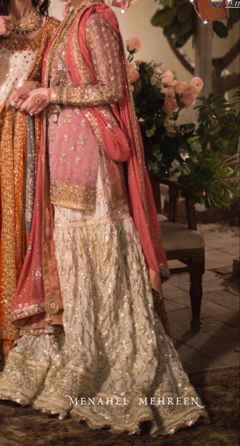 Gharara For Wedding, Gharara Designs Pakistani Bridal, Gharara Pakistani, Gharara Designs, Bridal Dresses Pakistan, Pakistani Fancy Dresses, Fancy Wedding Dresses, Beautiful Pakistani Dresses, Pakistani Fashion Party Wear