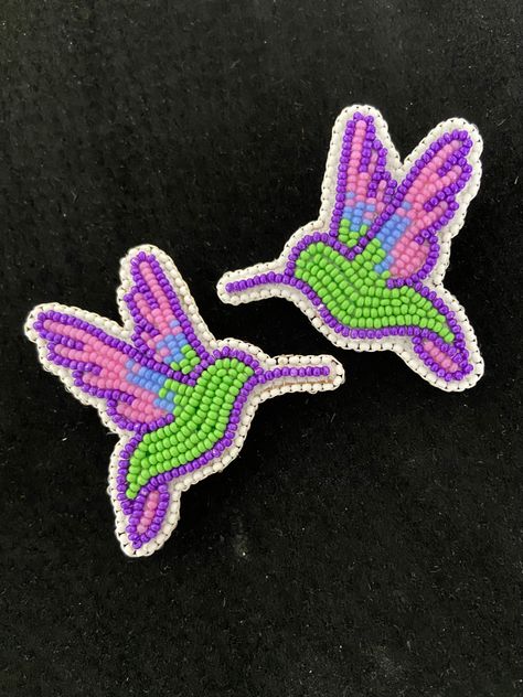 Powwow Beadwork Pattern, Beadwork Designs Patterns, Mmiw Beadwork, Beaded Earrings Native Beadwork, Hummingbird Beadwork, Beadwork Projects, Native American Beadwork Earrings, Indigenous Beading, Powwow Beadwork