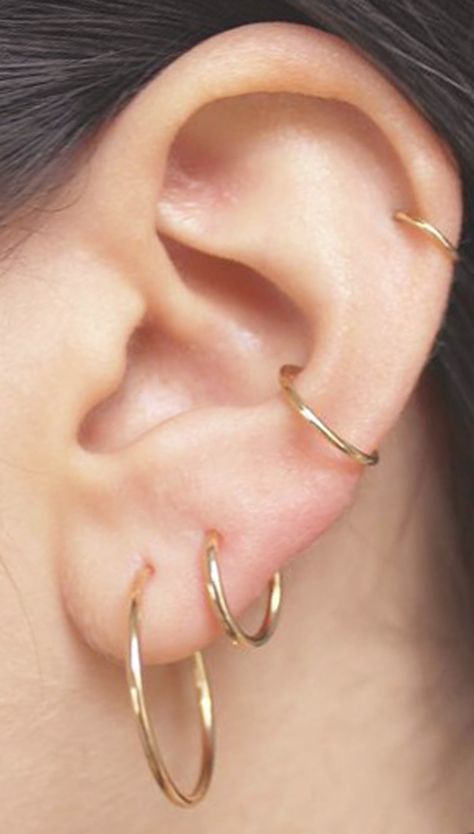 simple multiple ear piercing ideas for teens for women gold ring hoop earring conch cartilage helix for minimalists Piercing Simple, Piercing Snug, Women Gold Ring, Bodysuit Tattoos, Ear Piercing Ideas, Ear Peircings, Ear Piercings Chart, Double Ear Piercings, Piercing Conch