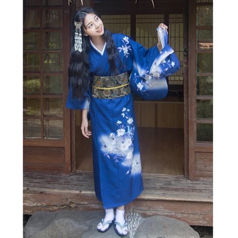 Acabo de encontrar este increíble artículo en AliExpress. ¡Échale un vistazo! $1,887.39 | Kimono tradicional japonés para mujer, vestido largo azul de estilo Retro, estampado Floral modificado, disfraz de Yukata, vestido de fotografía Costume Photography, Blue Long Dress, Photography Dress, Traditional Kimono, Long Blue Dress, Japanese Traditional, Cosplay Costume, Retro Style, Cosplay Costumes