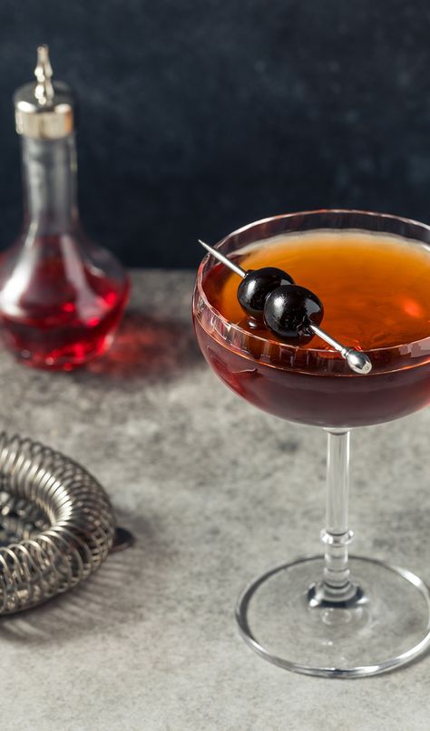 Your favorite bourbon, cherry schnapps and a cherry garnish🍒 is all that’s needed for a lightly sweet, juicy cocktail. Celebrate #BourbonHeritageMonth in September. Cherry Schnapps, Bowl Of Cherries, Fall Cocktails, Oak Barrel, A Bowl, Bourbon, Kentucky, Corn, Cherry