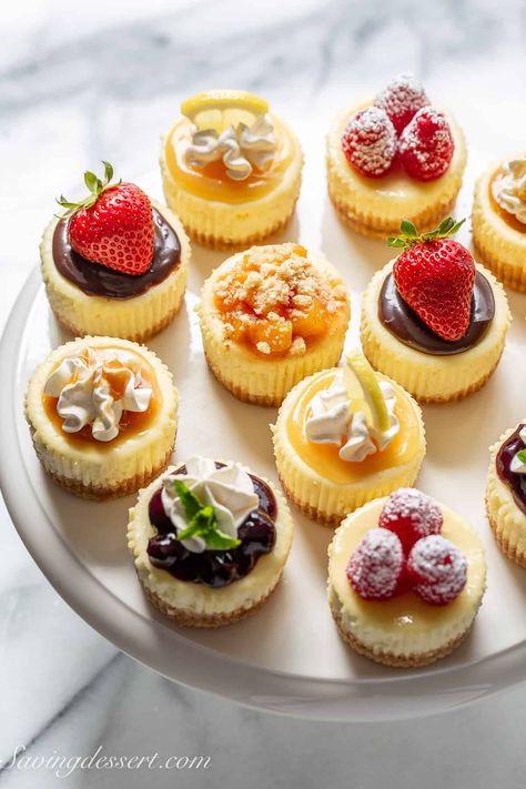 Catering Dessert Ideas, Mini Dessert Easy, Easy Mini Cheesecake Recipe, Mini Cheesecakes Easy, Individual Cheesecakes, Mini Cheesecake Recipes, Hot Chocolate Cookies, Pretty Dessert, Creative Desserts