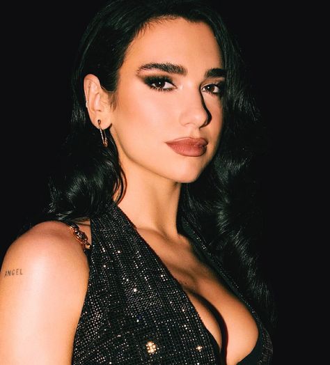 Dua Lipa Concert, Beautiful Dua, Celebrity Makeup Looks, Badass Women, Celebrity Makeup, Dua Lipa, Famous Women, Follow For More, Milan