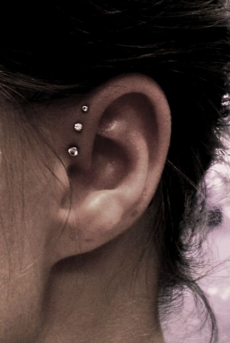 Piercings Corps, Ušný Piercing, Piercings Oor, Cute Piercing, Piercings Bonitos, Triple Forward Helix, Different Ear Piercings, Jewelry 2022, Look Grunge