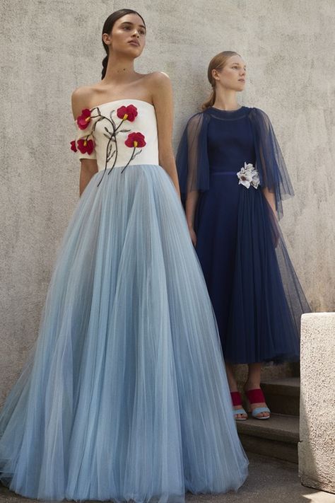 Carolina Herrera | Cruise 2018 Winter Typ, Fashion 2018, Gorgeous Gowns, Elie Saab, Carolina Herrera, Beautiful Gowns, Fancy Dresses, Couture Fashion, Pretty Dresses