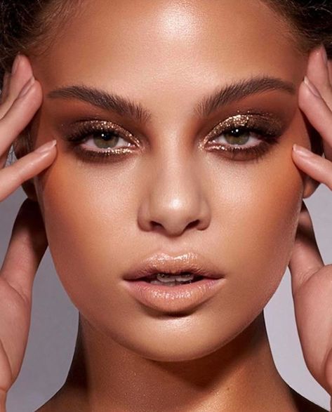 Bronze Makeup Look, Beauty Fotografie, Golden Makeup, Bronze Eye Makeup, Make Up Gold, Gold Smokey Eye, Mekap Mata, Danessa Myricks, Gold Eye Makeup