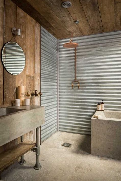 Design Interior Baie, Industrial Bathroom Decor, Barn Bathroom, Cabin Bathrooms, Rustic Bathroom Designs, Bad Inspiration, Industrial Bathroom, Decor Baie, Outdoor Bathrooms