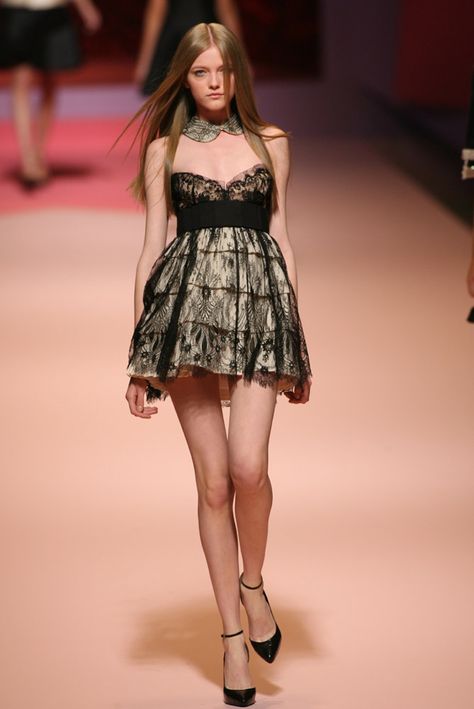 Blumarine Runway, 2007 Outfits, Runway Model, Russian Model, 2007 Fashion, Vlada Roslyakova, Runway Outfits, Runway Fashion Couture, Runway Models