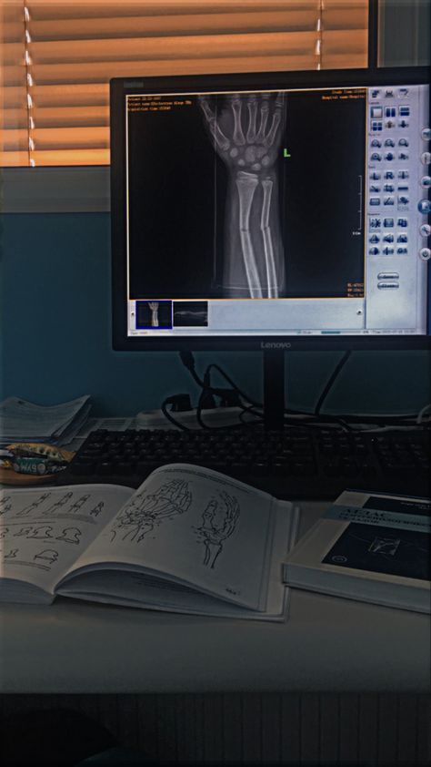 Radtech Student Wallpaper, Radiologist Technologist Aesthetic, X Ray School, Radiologist Tech Aesthetic, Er Tech Aesthetic, X Ray Tech Student Aesthetic, Radiologic Technologist Aesthetic, Xray Aesthetics, Radiology Student Study Rad Tech