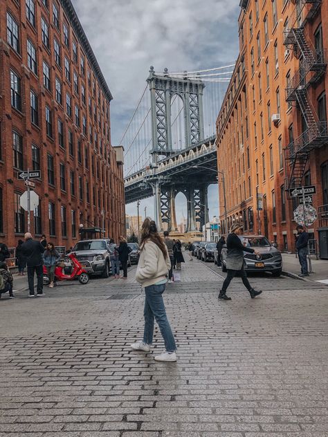 New York City! For more travel inspiration follow @marie.exploring Dumbo New York, All White Outfits, Nyc Pics, New York City Pictures, Ny Outfits, New York Pictures, Manhattan Bridge, City Pictures, All White Outfit