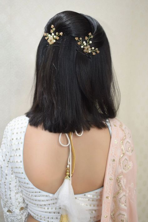 Hairstyle For Aunties, Short Hairstyle Traditional Indian, Short Hair Styles Traditional Indian, South Indian Wedding Hairstyles For Short Hair, Lehenga Short Hair, Braids Hairstyles Indian, Traditional Hairstyles For Short Hair, Short Hairstyles For Frizzy Hair, Indian Short Hairstyles