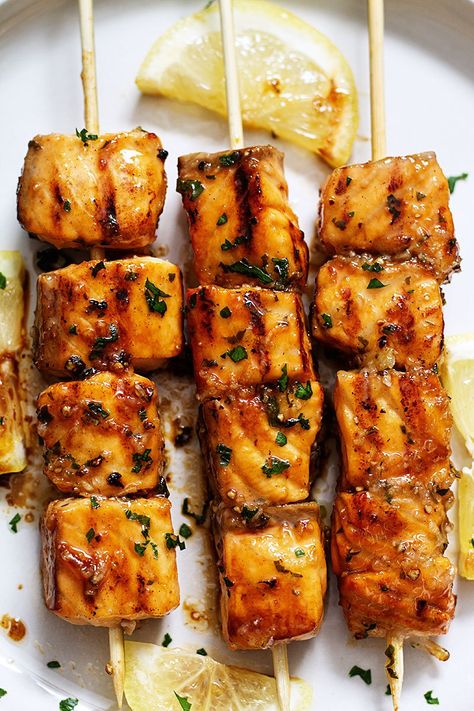 Cubed Salmon, Lemon Garlic Butter Salmon, Salmon Skewers, Lemon Garlic Butter Sauce, Garlic Butter Salmon, Butter Salmon, Kabob Recipes, Garlic Butter Sauce, Salmon Dishes