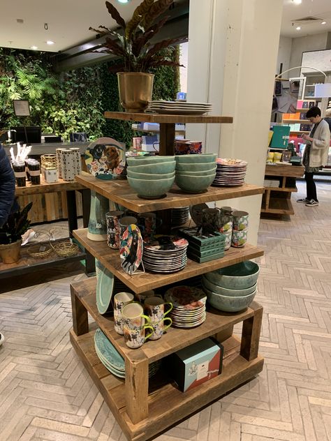 Mercantile Display Ideas, Shop Island Display, Rustic Retail Display, Cozy Boutique Interior, Retail Display Ideas Small Spaces, Rustic Retail Store Design, Diy Retail Display, Mercantile Store Ideas, Retail Shelving Display