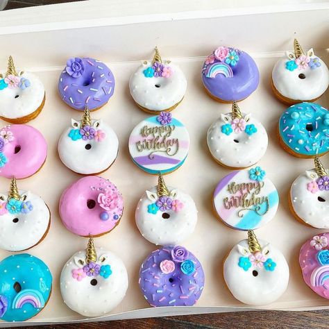 Unicorn Donut Party, Cake Donut Flavors, Unicorn Donut Cake, Custom Donuts For Birthday, Unicorn Doughnut, Unicorn Donut, Decorated Donuts For Birthday, Pastel Donuts Ideas, Unicorn Donuts Ideas