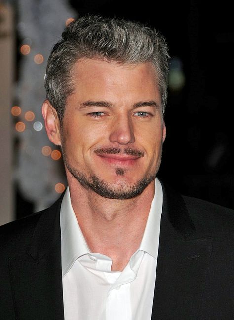 Eric Dane you silver fox you Eric Dane Greys Anatomy, Grey's Anatomy Mark, Mc Steamy, Greys Anatomy Men, Grey Blending, Marley And Me, Mark Sloan, Eric Dane, Gray's Anatomy