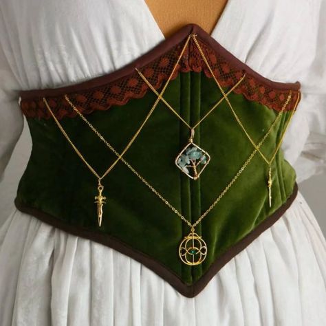 Ren Faire Trinkets, Diy Corset Belt, Viking Corset, Leaf Corset, Ren Faire Accessories, Corset Ideas, Corset Belts, Ren Faire Outfits, Belt Corset