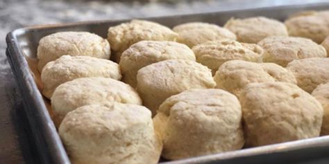 Callies Biscuits, Biscuits Southern, Anchovy Recipes, Buttermilk Biscuits Recipe, Brunch Bread, Biscuit Bread, Female Chef, Biscuits Recipe, Famous Recipe