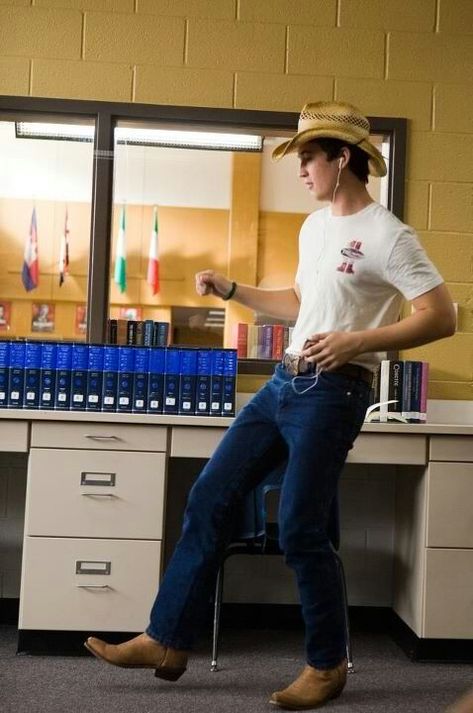 WILLARD!! haha I think he is so funny Miles Teller Footloose, Footloose Movie, Footloose 2011, Miles Teller, Hottest Guy Ever, Things I Love, Good Movies, Movies And Tv Shows