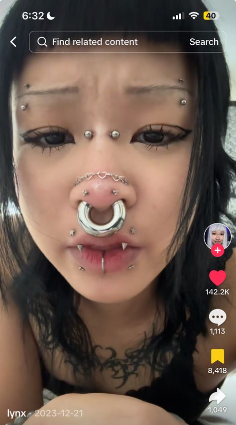 Mantis Piercing, Fangs Piercing, Emo Piercings, Cute Septum Rings, Stretched Septum, Mod Jewelry, Septum Nose Rings, Medusa Piercing, Face Piercings