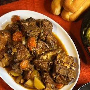 Neckbone Recipe, Neck Bones Recipe, Pork Neck Bones Recipe, Pressure Cooker Pork, I Heart Recipes, Bone Soup, Adobo Recipe, Neck Bones, Salad Dressing Recipes Homemade