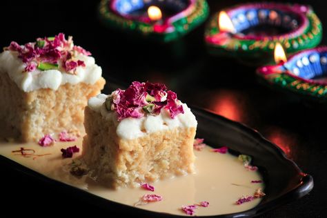 Ras Malai Tres Leches Cake, Rasmalai Tres Leches Cake, Malai Cake Recipe, Rasmalai Tres Leches, Ras Malai Cake, Ramadan Meals, Malai Cake, Indian Deserts, Ras Malai