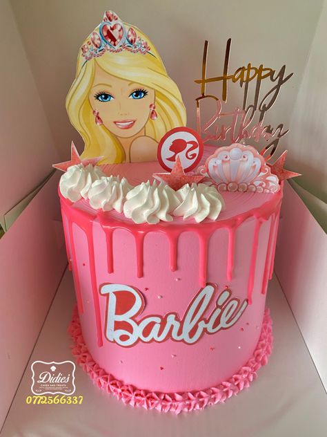 Barbies cake Tort Happy Birthday Girl, Barbie Drip Cake, Barbie Birthday Party Cake, Barbie Cake Ideas Birthdays, Barbie Cake Birthday, Barbie Cake Ideas, Barbie Themed Cake, Barbie Cake Designs, Edible Photo Cake