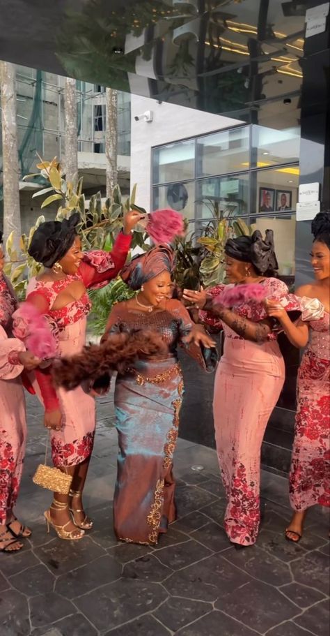 Nigerian Wedding Attire For Women, Traditional Nigerian Wedding Dress, Nigerian Dresses Traditional, Nigerian Aesthetic, Nigerian Clothes, Nigerian Clothing, Nigerian Traditional Dresses, Black Weddings, Nigerian Women