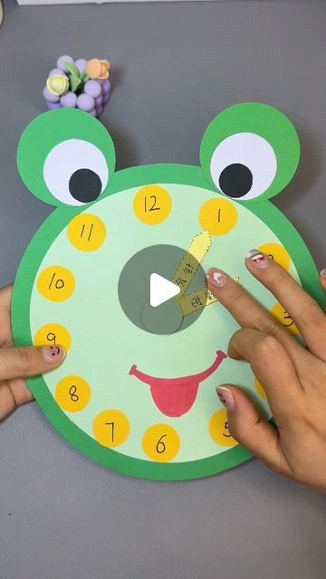 How To Make A Clock For Kids, How To Make Clock For School Project, Paper Clock For Kids, Clock Projects For Kids, Clock Ideas Creative, Calendar Crafts For Kids, Diy Clock For Kids, Clock Crafts For Kids, Clocks Diy Crafts