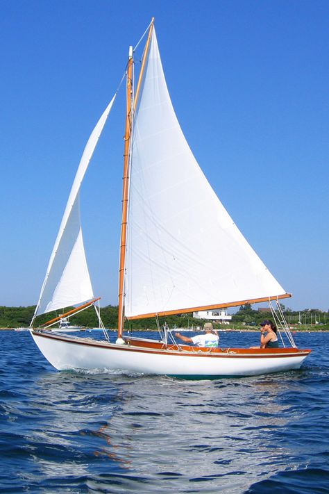 Carl Kaufmann’s CHIPS is a Block Island 19, a handsome daysailer that he designed and built on Rhode Island’s Block Island. Carl makes guitars and other stringed instruments and brings that level of craftsmanship to his boatbuilding. #sailboat #boatbuilding #sailing #boats #smallboats Yacht Aesthetic, Classic Sailboat, Best Yachts, Sailboat Yacht, Sailing Art, Music Happy, Jon Boat, Sailboat Painting, Sailing Trips